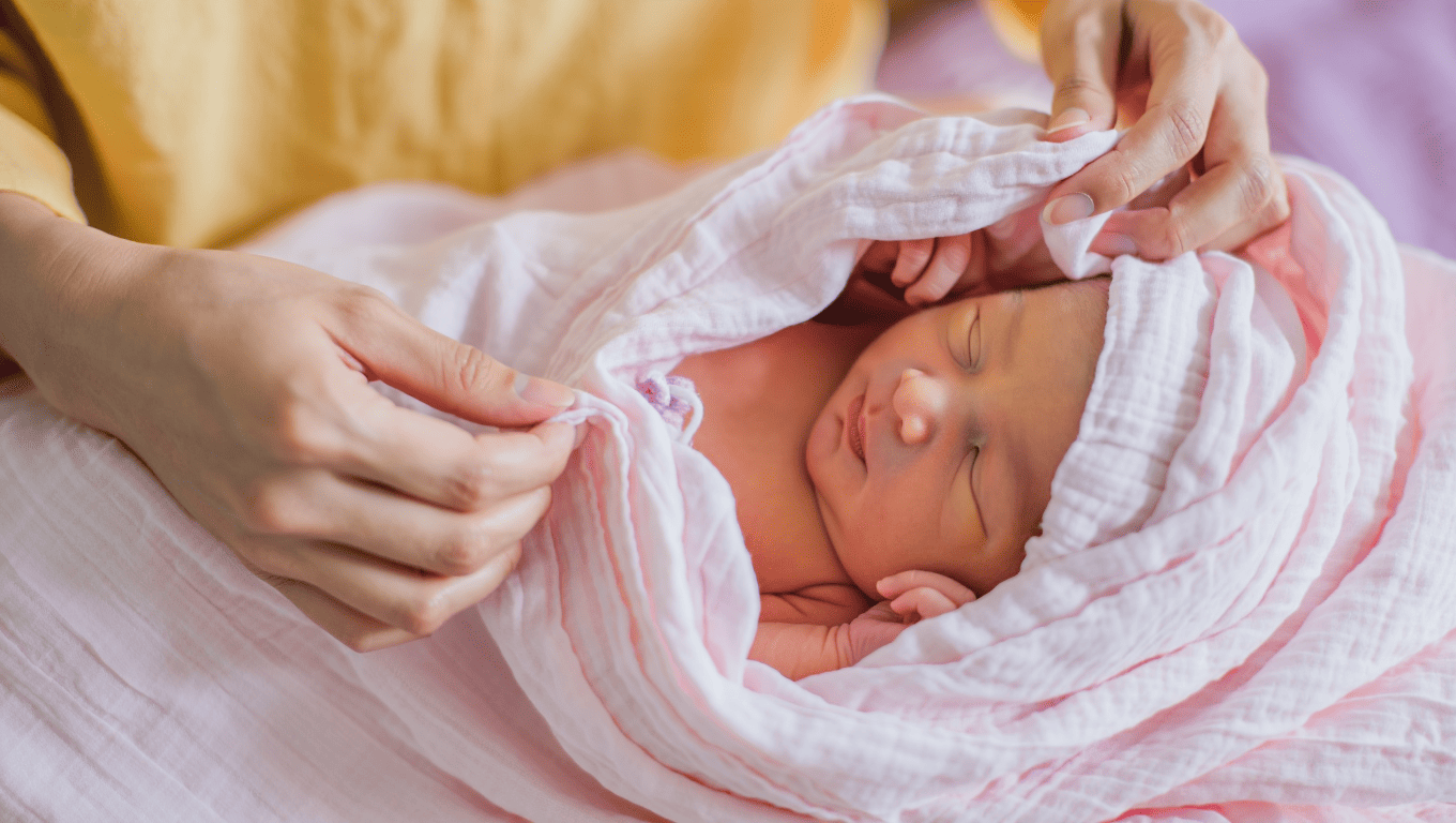 Emmaillotage bébé sommeil - Mon guide pratique & avis