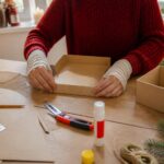 apprenez à fabriquer une boîte en carton personnalisée pour noël grâce à notre guide étape par étape facile à suivre. idéal pour offrir des cadeaux uniques faits maison.