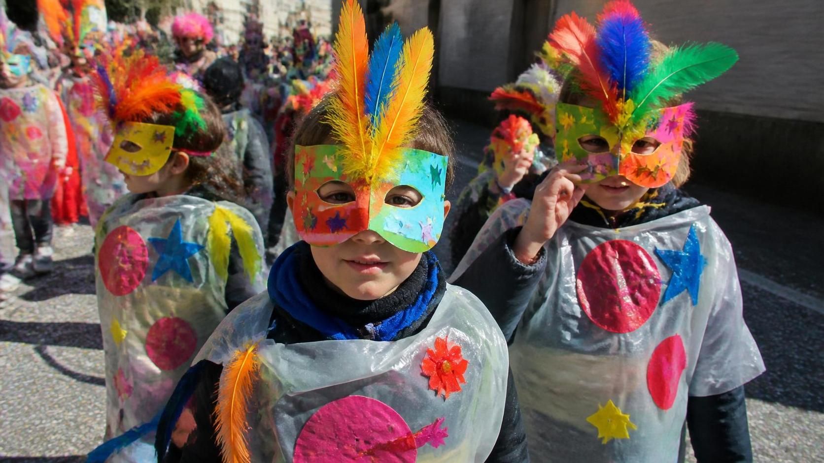 découvrez des activités de carnaval faciles et amusantes pour enfants, parfaites pour éveiller leur créativité et garantir des moments de joie pendant les festivités.