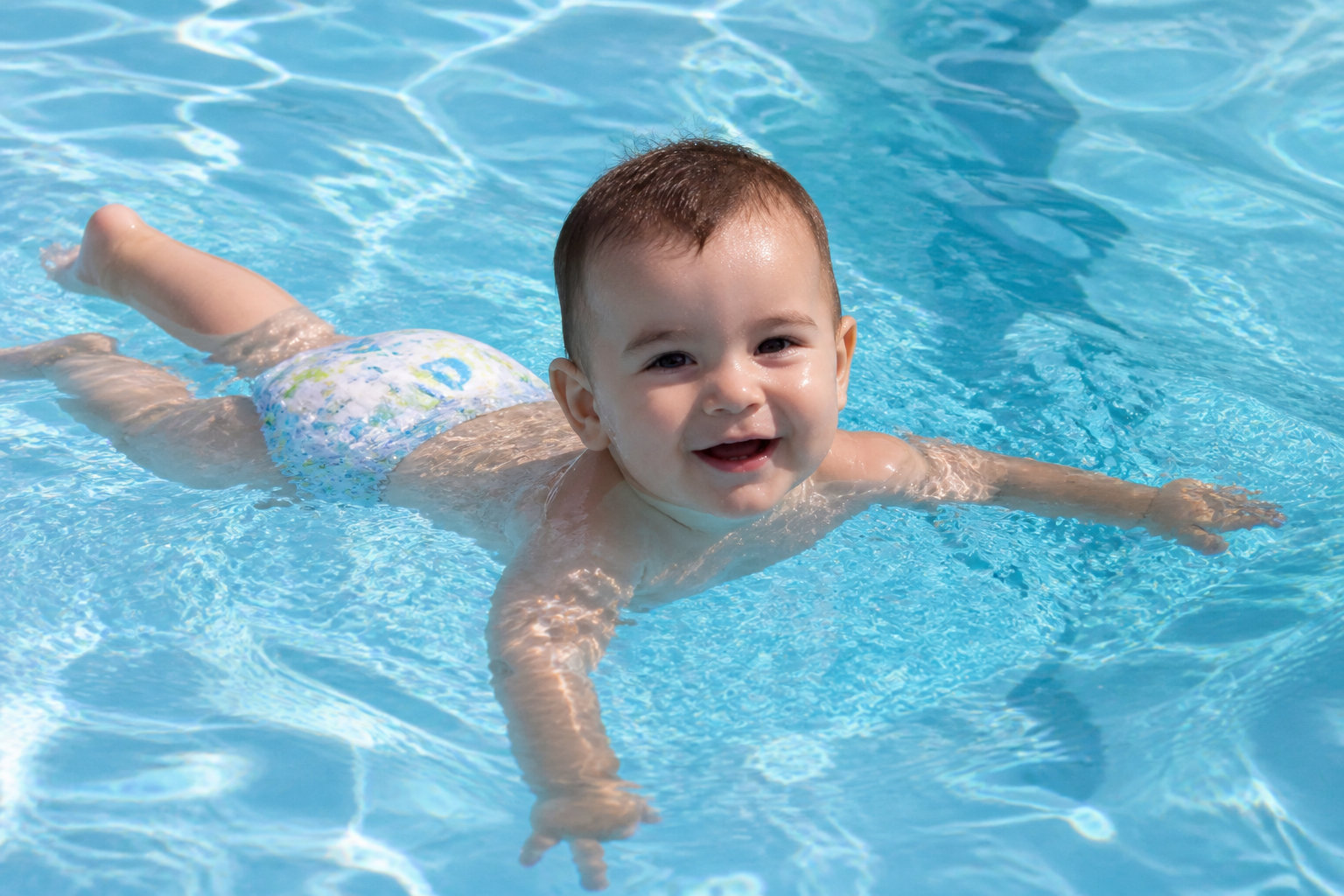 Pourquoi la couche piscine bébé est l'accessoire indispensable de votre été ?