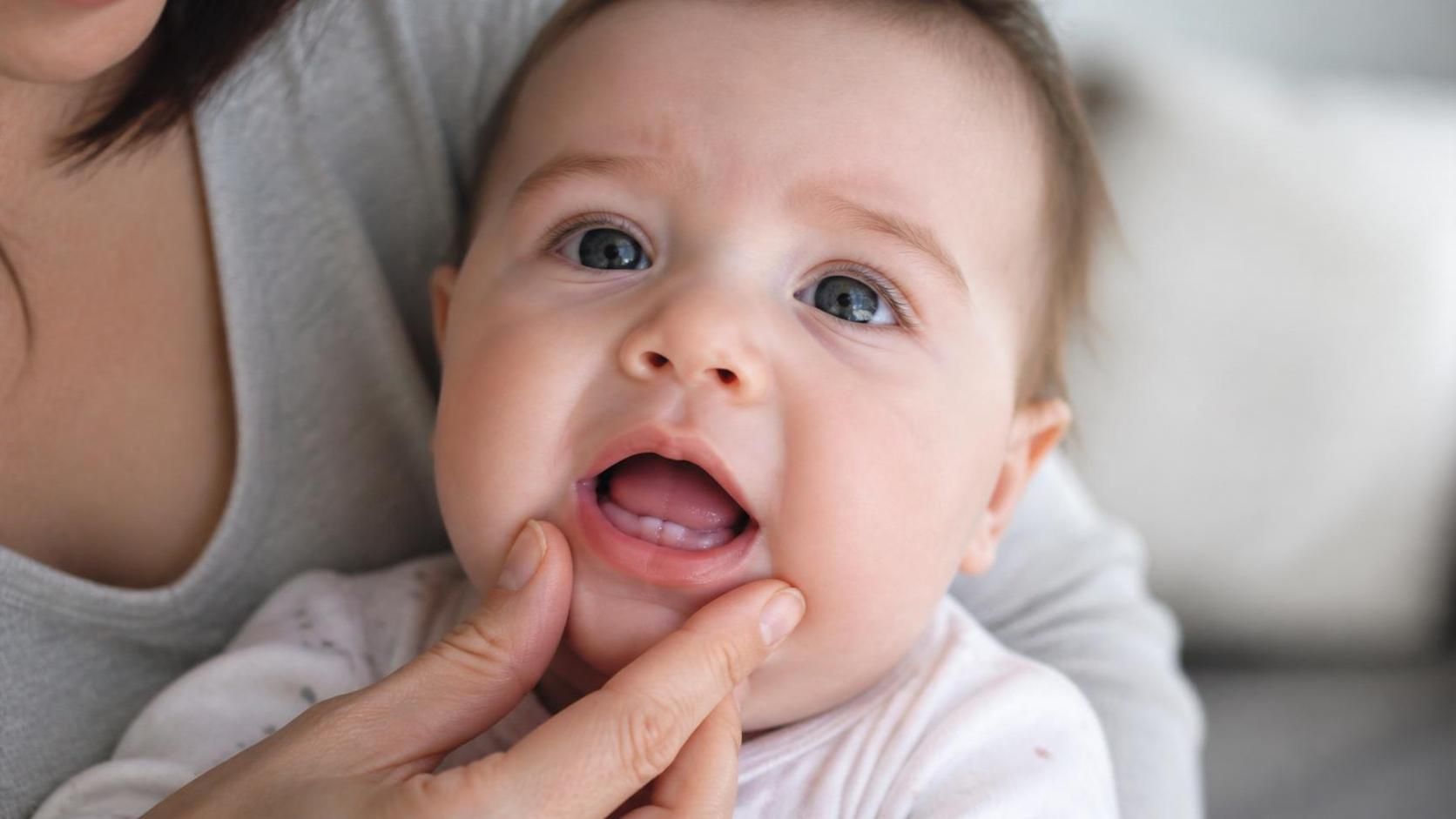 découvrez comment comprendre et gérer le doublement des gencives chez le bébé, ses causes, symptômes et conseils pratiques pour assurer son bien-être dentaire.