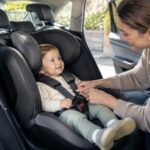 découvrez pourquoi le siège auto dos à la route protège mieux votre enfant et comment choisir un modèle adapté à son âge, sa taille et son poids.